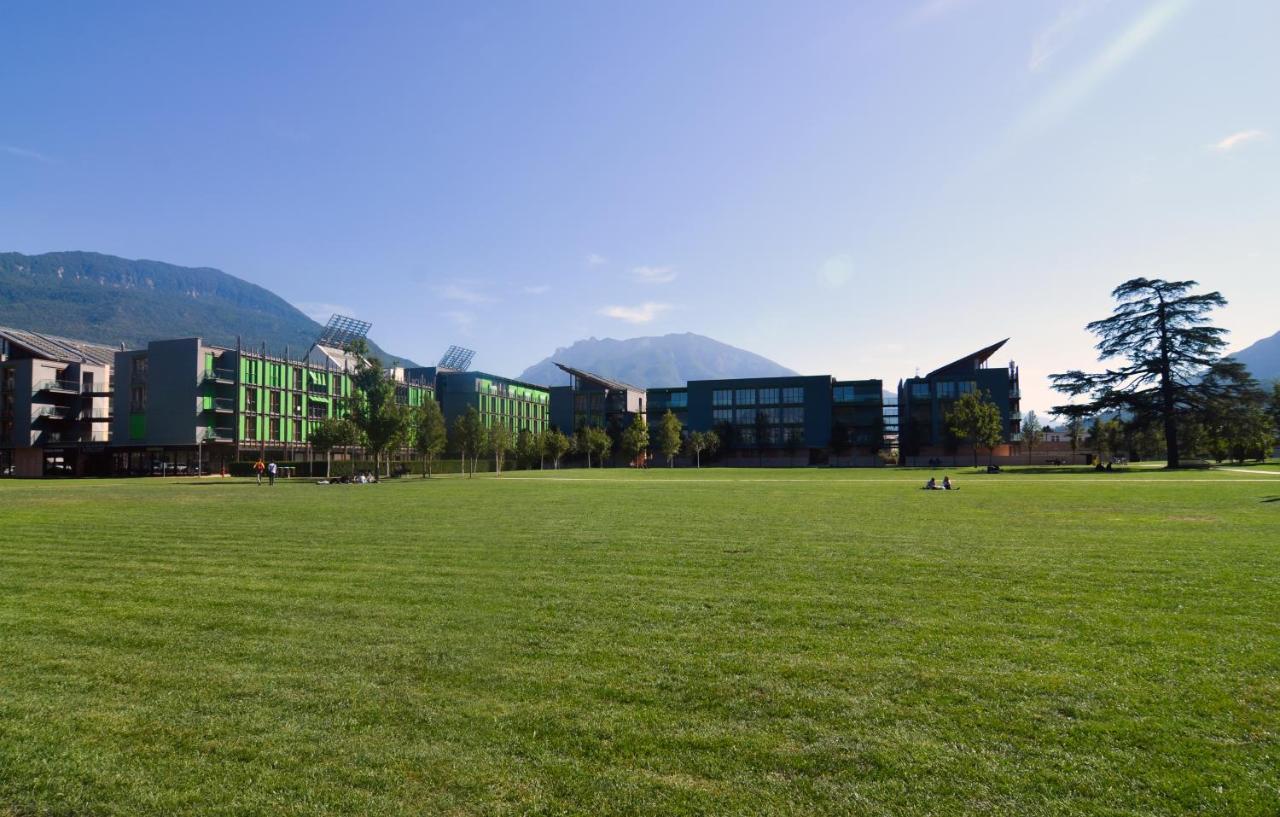 Komodo Short Stay Apartments Trento Exteriér fotografie